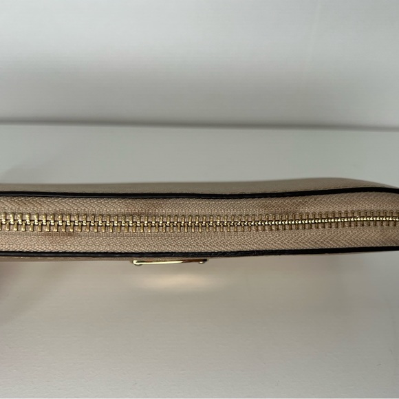 Michael Kors Wallet - Picture 16 of 17